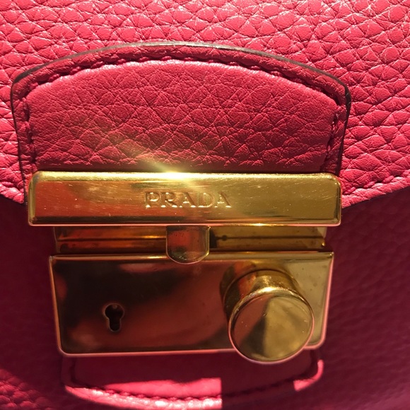 Prada purse 👛 with lock and key meduim size authentic Prada - Picture 6 of 8